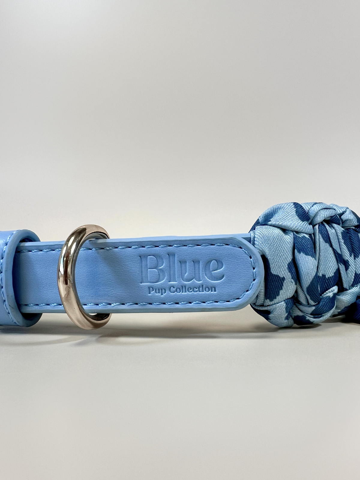 Blue Pup Kutyanyakörv fonott kendővel