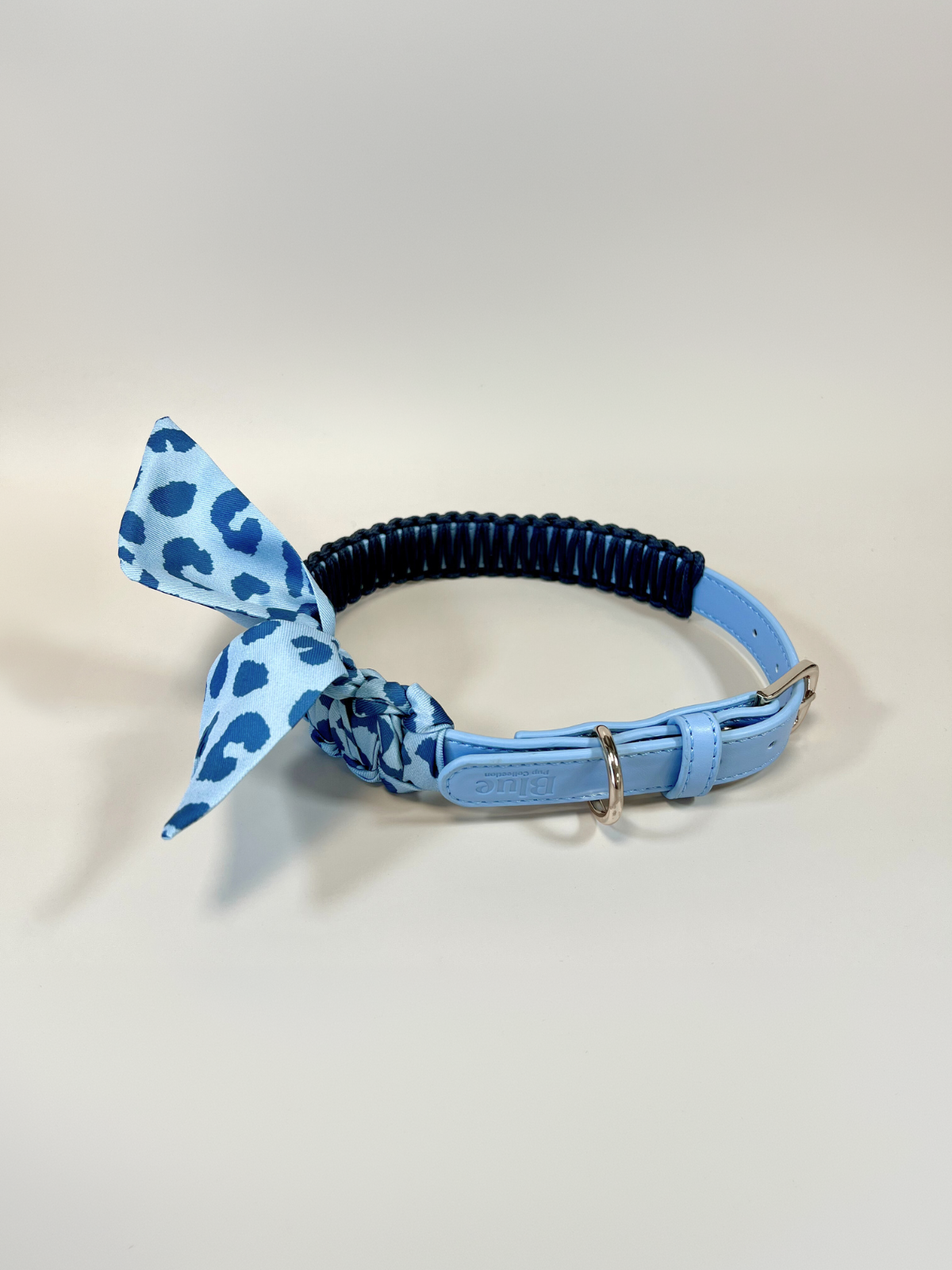 Blue Pup Kutyanyakörv fonott kendővel
